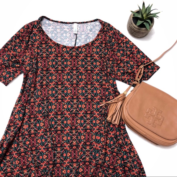 LuLaRoe Tops - LULAROE Perfect Tee Red Floral Vines {S11}